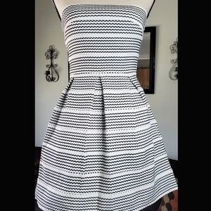 NWT🎈 MANIJN STRIPE DRESS Black and White
